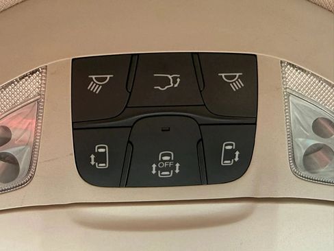 Used 2021 Chrysler Voyager Lxi FWD image 34