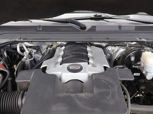 Used 2017 Cadillac Escalade Luxury RWD image 13