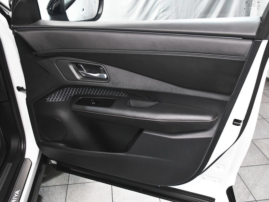 Used 2024 Nissan Ariya AWD image 16