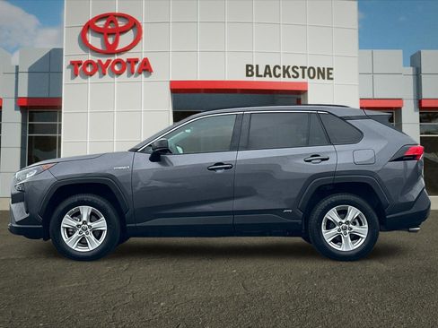Used 2021 Toyota RAV4 LE AWD/4WD image 6