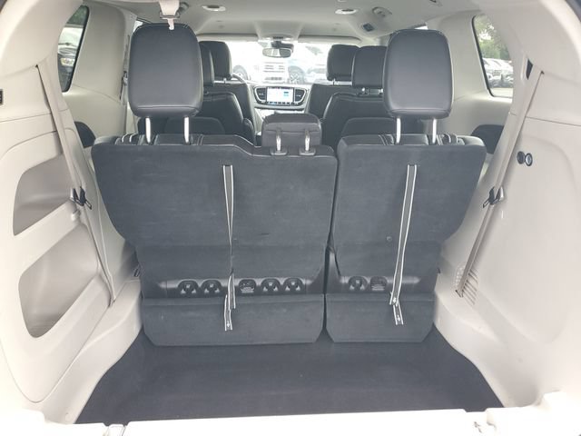 Used 2023 Chrysler Pacifica Touring-L FWD image 7