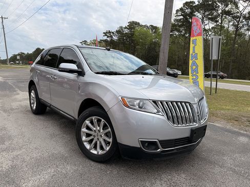 Used 2015 Lincoln MKX FWD w/ Equipment Group 101A image 3
