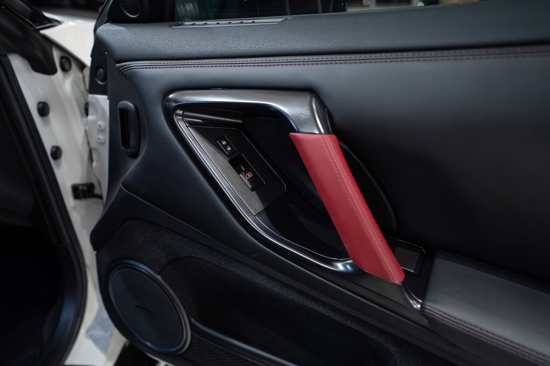 Used 2016 Nissan GT-R NISMO AWD/4WD image 27