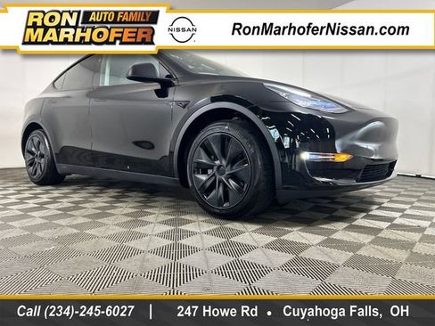 Used 2024 Tesla Model Y Long Range AWD/4WD image 1