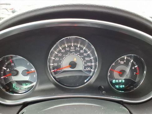 Used 2011 Chrysler 200 Touring image 24