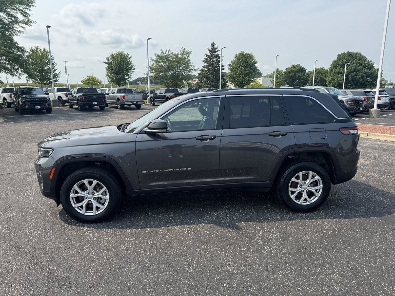 Used 2022 Jeep Grand Cherokee Limited AWD/4WD image 6