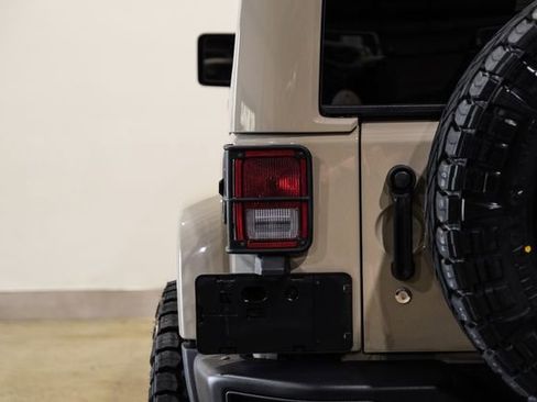 Used 2017 Jeep Wrangler Rubicon AWD/4WD image 36