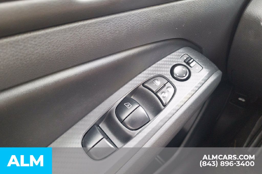 Used 2024 Nissan Altima 2.5 SV FWD image 16