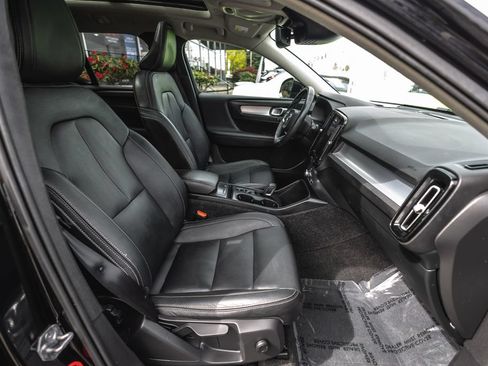 Used 2019 Volvo XC40 T5 Momentum AWD/4WD image 24