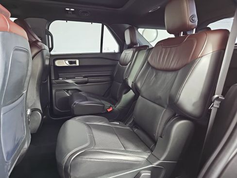 Used 2020 Ford Explorer Platinum w/ Premium Technology Package AWD/4WD image 14