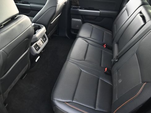 Used 2025 Ford F450 Lariat image 15