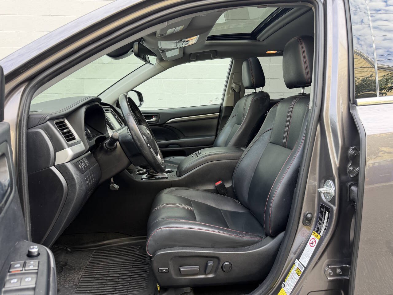 Used 2019 Toyota Highlander SE AWD/4WD image 11