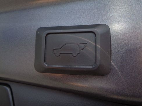 Used 2022 Toyota RAV4 XLE w/ Convenience Package AWD/4WD image 10