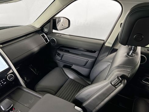 Used 2024 Land Rover Discovery S image 25
