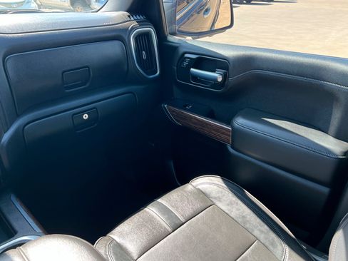 Used 2021 Chevrolet Silverado 1500 High Country w/ Technology Package AWD/4WD image 10