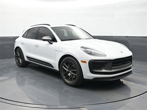 Certified 2023 Porsche Macan Turbo image 25