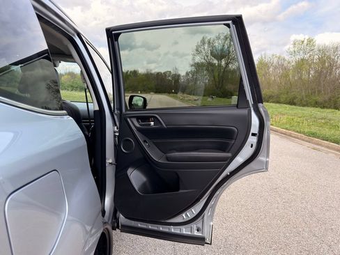 Used 2017 Subaru Forester 2.5i Touring AWD/4WD image 27