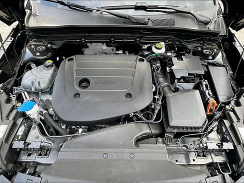 Used 2024 Volvo XC40 B5 Core AWD/4WD image 12