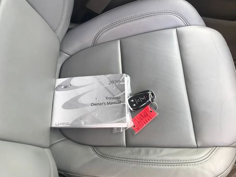 Used 2020 Chevrolet Traverse LT w/ LT Premium Package image 52