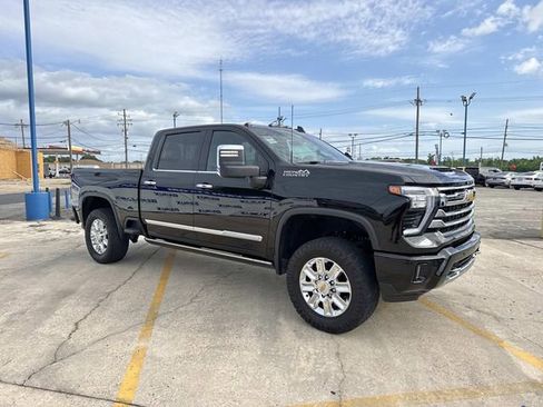 Used 2024 Chevrolet Silverado 2500 High Country w/ High Country Premium Package AWD/4WD image 6