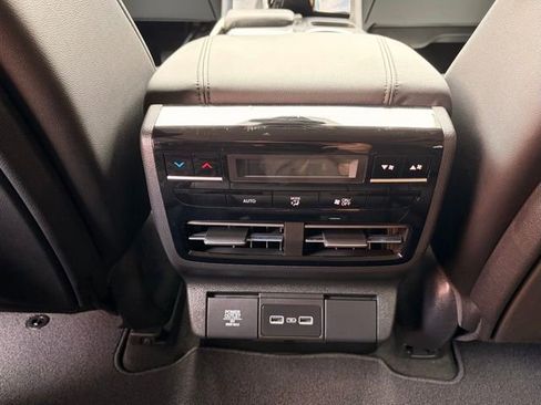 Used 2023 Acura MDX SH-AWD image 18