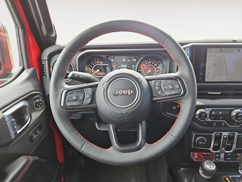 Used 2024 Jeep Gladiator Rubicon AWD/4WD image 12