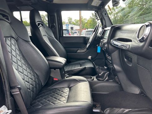 Used 2017 Jeep Wrangler Unlimited Sport w/ Quick Order Package 23S AWD/4WD image 17