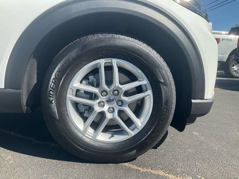 New 2026 Ford Explorer Active w/ Active Comfort Package RWD image 10
