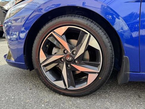 Used 2023 Hyundai Elantra Limited w/ Winter Weather Package image 8