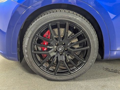 Used 2023 Maserati Levante Trofeo image 9