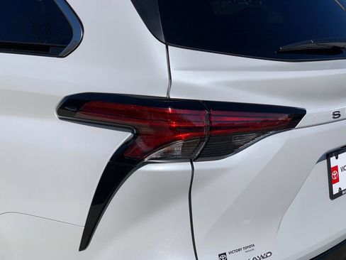 New 2026 Toyota Sienna Platinum AWD/4WD image 36