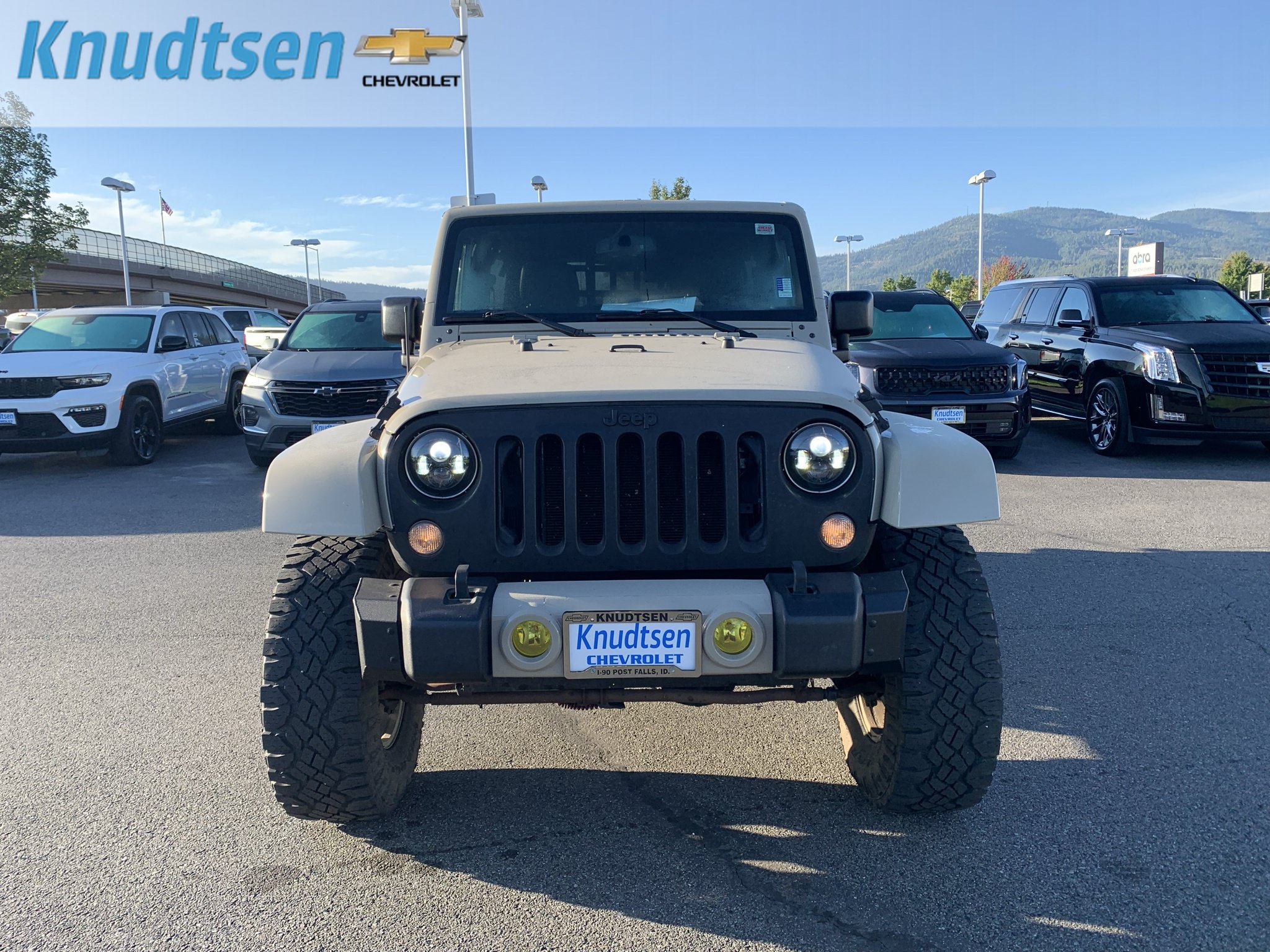 Used 2018 Jeep Wrangler Unlimited Sahara AWD/4WD image 2