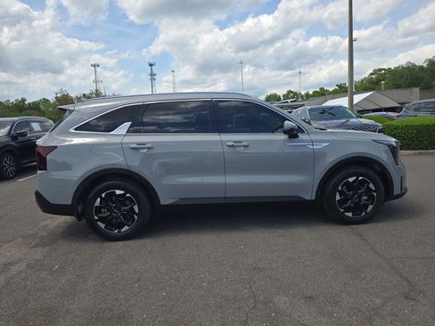 Certified 2024 Kia Sorento S w/ Panoramic Sunroof Package FWD image 9
