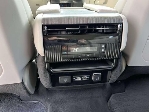 Used 2024 Jeep Wagoneer Series II w/ Flexible Seating Group RWD image 14