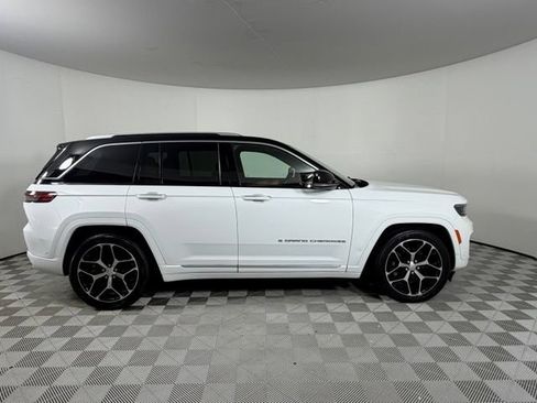 Used 2022 Jeep Grand Cherokee Summit AWD/4WD image 8