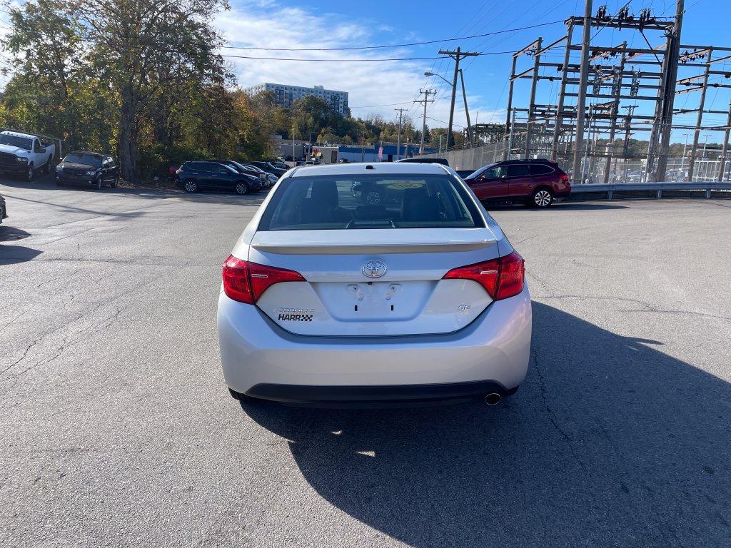 Used 2017 Toyota Corolla SE w/ SE Premium Package FWD image 4