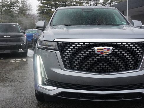 Used 2022 Cadillac Escalade Premium Luxury image 17