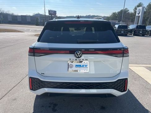 New 2026 Volkswagen Tiguan SE R-Line FWD image 4