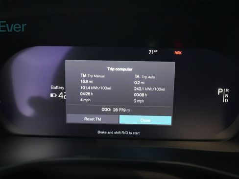 Used 2023 Volvo XC40 Recharge Plus w/ Protection Package Premier AWD/4WD image 7