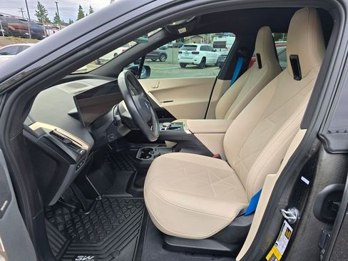 Used 2022 BMW iX xDrive50 w/ Convenience Package AWD/4WD image 19