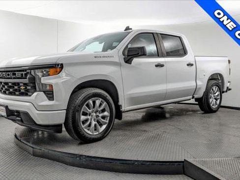 Used 2022 Chevrolet Silverado 1500 Custom RWD image 2