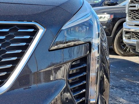 Used 2023 Cadillac XT4 Luxury w/ Cold Weather Package image 9