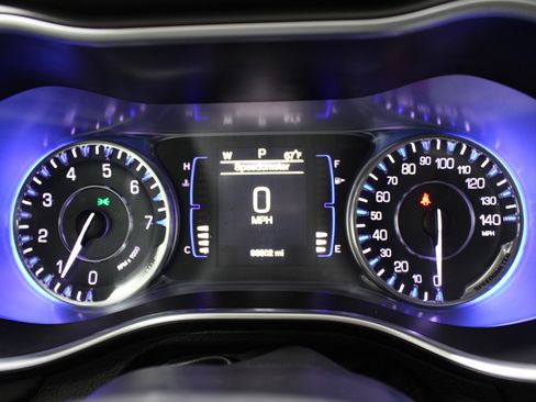 Used 2017 Chrysler 200 Limited Platinum FWD image 11