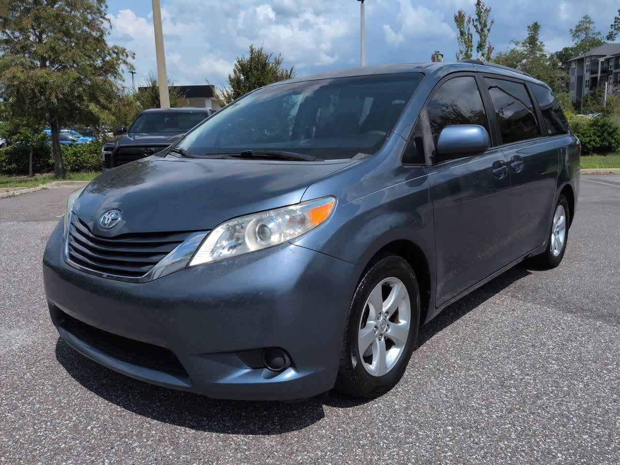 Used 2016 Toyota Sienna LE FWD image 2