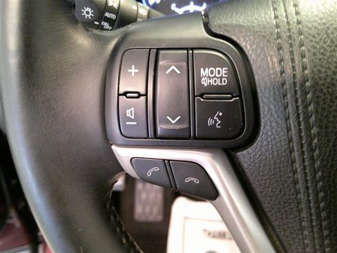 Used 2017 Toyota Highlander XLE image 7