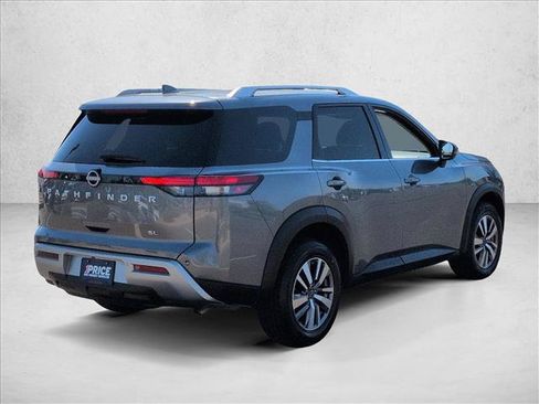 Used 2025 Nissan Pathfinder SL FWD image 5