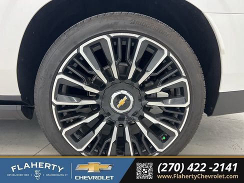 Used 2025 Chevrolet Suburban High Country image 19