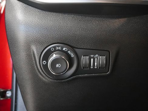 Certified 2025 Jeep Compass Limited w/ Sun & Sound Group image 16