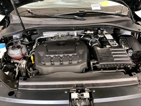 Certified 2023 Volkswagen Tiguan SE R-Line AWD/4WD image 30