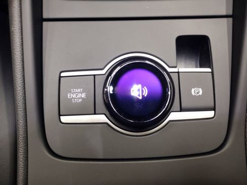 New 2025 Volkswagen Tiguan SE image 32